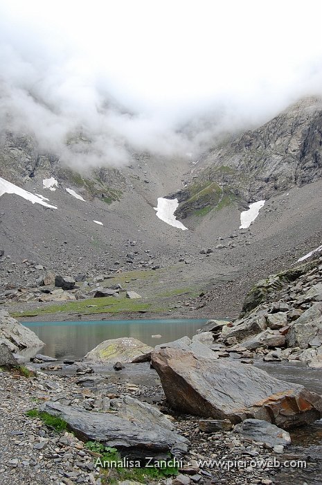 17 Lasciamo il lago e la sua conca.JPG